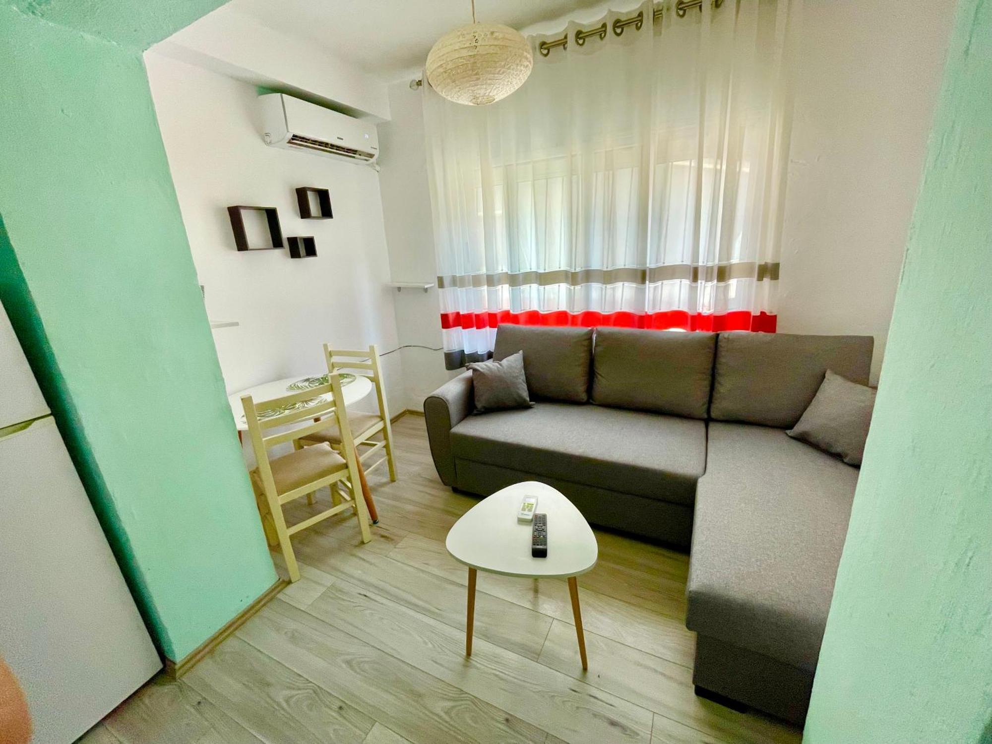 Superb Studio Apartment Near To The City Center Tirana Kültér fotó