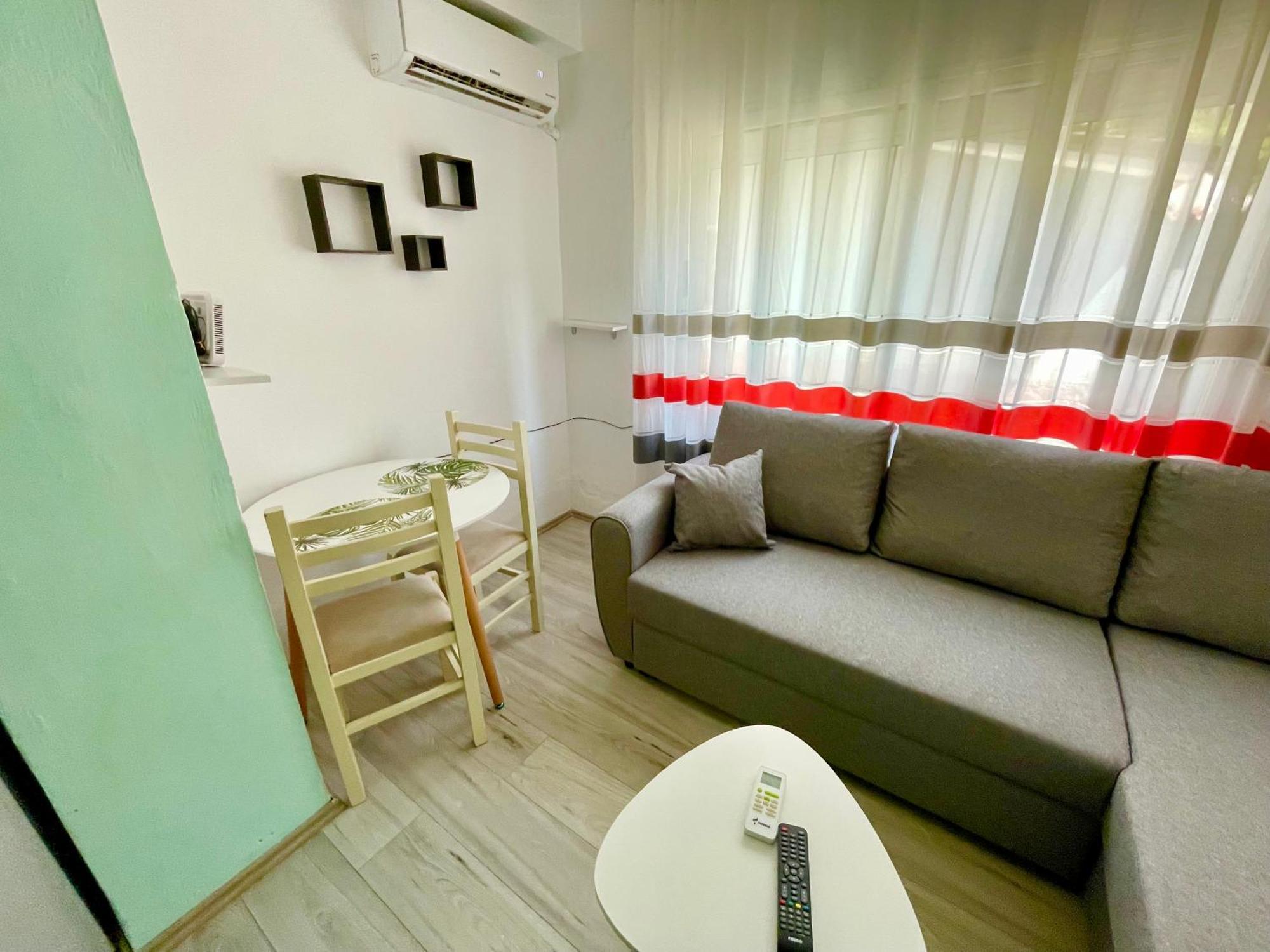 Superb Studio Apartment Near To The City Center Tirana Kültér fotó