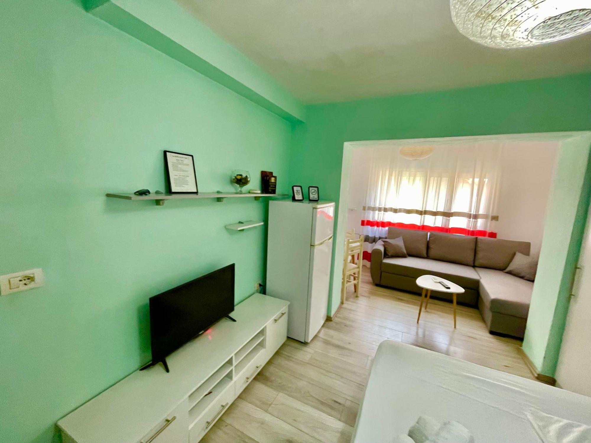 Superb Studio Apartment Near To The City Center Tirana Kültér fotó