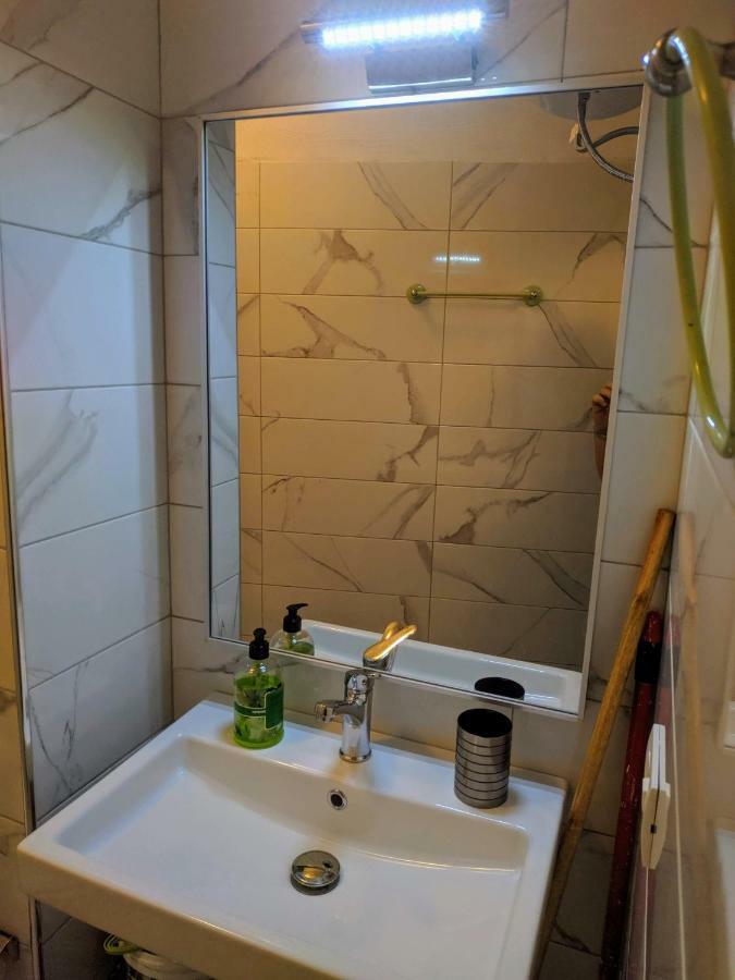 Superb Studio Apartment Near To The City Center Tirana Kültér fotó