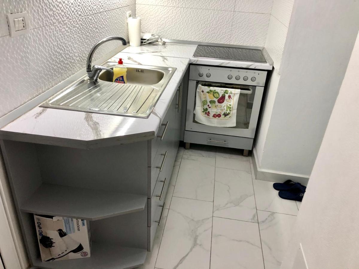 Superb Studio Apartment Near To The City Center Tirana Kültér fotó