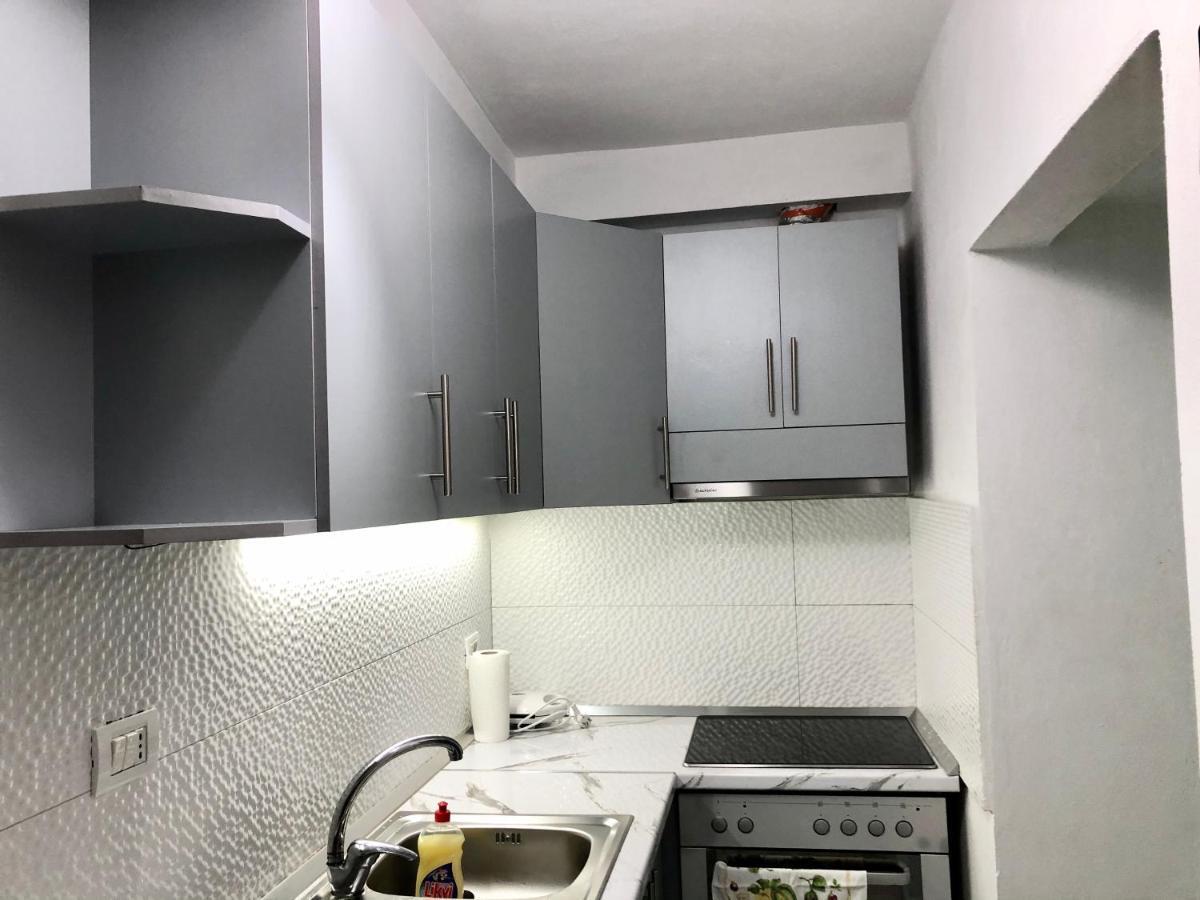 Superb Studio Apartment Near To The City Center Tirana Kültér fotó