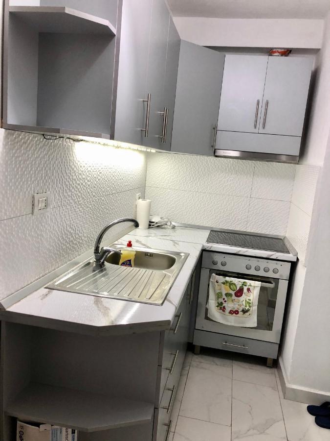 Superb Studio Apartment Near To The City Center Tirana Kültér fotó